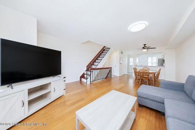Lovely 3 story One Family Townhome with 2 bedroom, 2 baths - photo 6