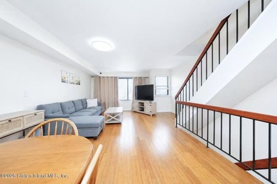 Lovely 3 story One Family Townhome with 2 bedroom, 2 baths - photo 8