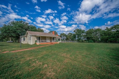 Just minutes from Lake Jacksonville, this beautifully renovated - photo 29