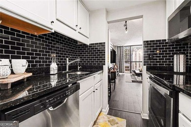 Welcome Home to this gorgeous 1 Bedroom 1 Bath Condo in Midtown