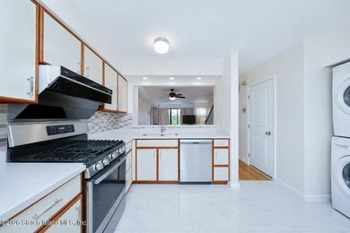 Lovely 3 story One Family Townhome with 2 bedroom, 2 baths - photo 10