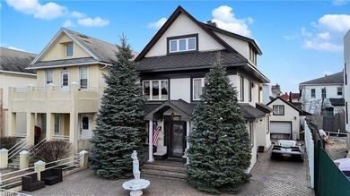 Exceptional detached two-family home in the exclusive gated - photo 3