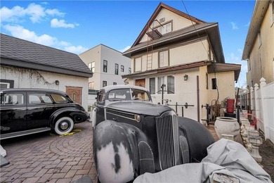 Exceptional detached two-family home in the exclusive gated - photo 4