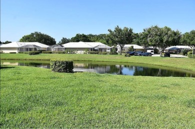 Lake Townhome/Townhouse For Sale in Palm Beach Gardens, Florida