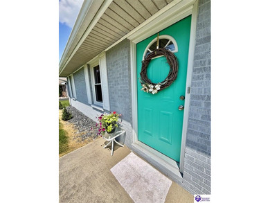 BEAUTIFULLY UPDATED! Welcome to 904 Maplewood Dr., perfectly - photo 2