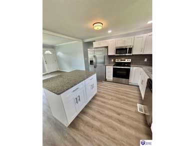 BEAUTIFULLY UPDATED! Welcome to 904 Maplewood Dr., perfectly - photo 5