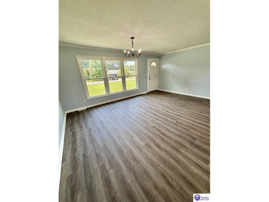 BEAUTIFULLY UPDATED! Welcome to 904 Maplewood Dr., perfectly - photo 9