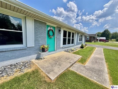 BEAUTIFULLY UPDATED! Welcome to 904 Maplewood Dr., perfectly - photo 10