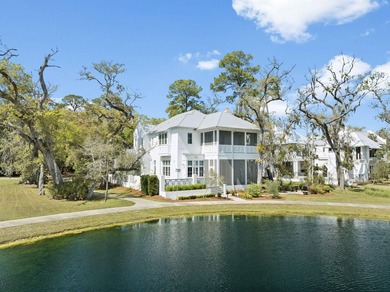 Rarely available and meticulously maintained, this sophisticated - photo 1