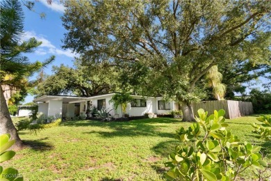 Caloosahatchee River Home For Sale in Fort Myers Florida