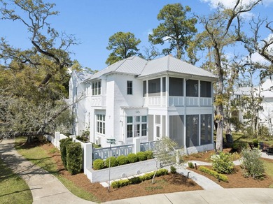 Rarely available and meticulously maintained, this sophisticated - photo 2