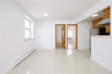 Location, location, location! Rare find 933 sqft duplex condo in - photo 3