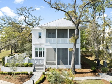 Rarely available and meticulously maintained, this sophisticated - photo 3