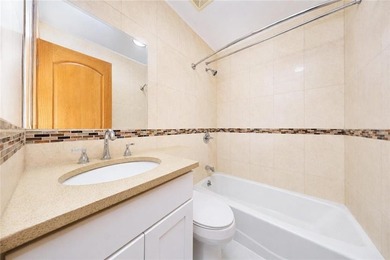 Location, location, location! Rare find 933 sqft duplex condo in - photo 4