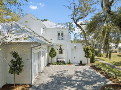 Rarely available and meticulously maintained, this sophisticated - photo 4