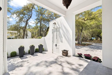 Rarely available and meticulously maintained, this sophisticated - photo 7