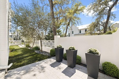 Rarely available and meticulously maintained, this sophisticated - photo 8