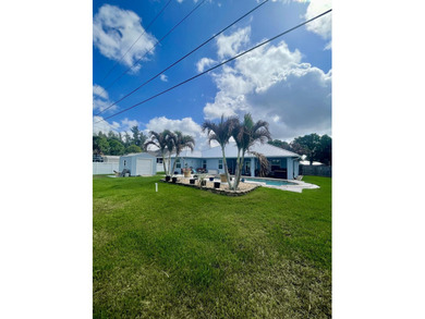 Shows like a model. Absolutely immaculate custom home with large - photo 7
