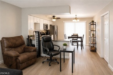 Beautifully maintained duplex featuring SHARED POOL two spacious - photo 11
