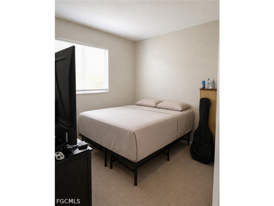 Beautifully maintained duplex featuring SHARED POOL two spacious - photo 12