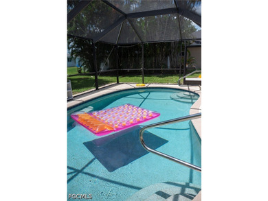 Beautifully maintained duplex featuring SHARED POOL two spacious - photo 21