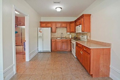 Lake Views, Waterfront Living & Room to Spread Out! Wake up to - photo 29