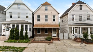 Charming legal two family home in Staten Island's Arrochar and - photo 1