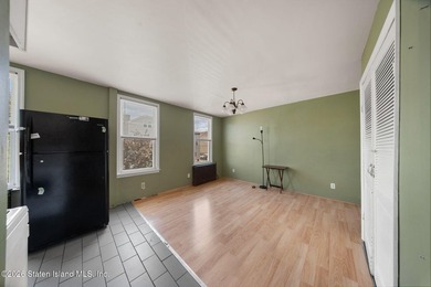 Charming legal two family home in Staten Island's Arrochar and - photo 3