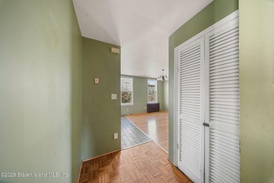 Charming legal two family home in Staten Island's Arrochar and - photo 4