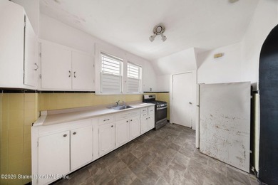 Charming legal two family home in Staten Island's Arrochar and - photo 7