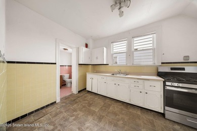 Charming legal two family home in Staten Island's Arrochar and - photo 8
