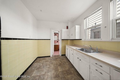Charming legal two family home in Staten Island's Arrochar and - photo 10