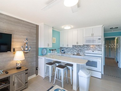 Incredible opportunity for this perfect beach villa! Bright - photo 2