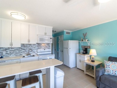 Incredible opportunity for this perfect beach villa! Bright - photo 3