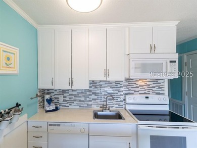 Incredible opportunity for this perfect beach villa! Bright - photo 6