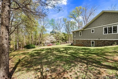 Imagine this: a luxury estate on three Lake Gaston waterfront - photo 16