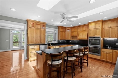 Imagine this: a luxury estate on three Lake Gaston waterfront - photo 27