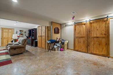 This is a hard to find authentic custom log home 6 minutes to - photo 28