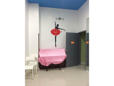 High-Visibility Retail and Office Opportunity on Busy Commercial - photo 8