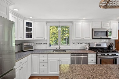 Beautifully maintained four-bedroom, two-bath Cape with deeded - photo 3