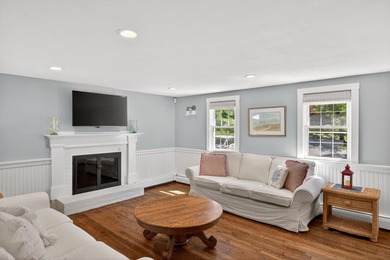 Beautifully maintained four-bedroom, two-bath Cape with deeded - photo 9