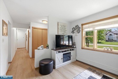 Welcome home to this beautifully maintained 4-bedroom, 2-bath - photo 11