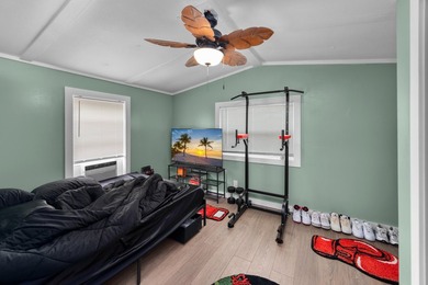 Discover the ease of Keys living in this recently updated 2 - photo 16