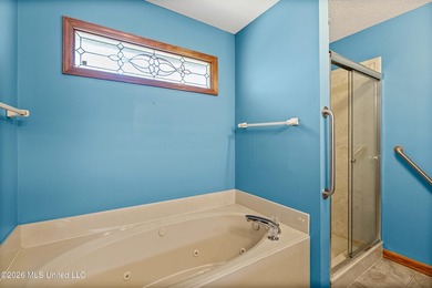 SINGLE LEVEL. LARGE PRIMARY SUITE. 3 BEDS + OFFICE. NEW GRANITE! - photo 18
