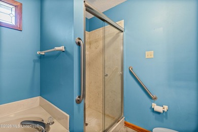 SINGLE LEVEL. LARGE PRIMARY SUITE. 3 BEDS + OFFICE. NEW GRANITE! - photo 19