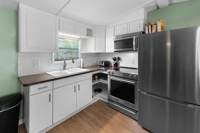 Discover the ease of Keys living in this recently updated 2 - photo 22