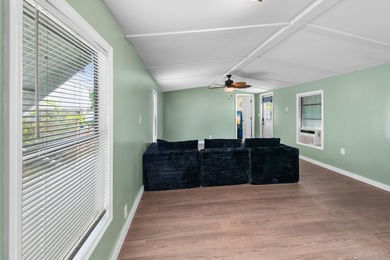 Discover the ease of Keys living in this recently updated 2 - photo 23