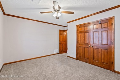 SINGLE LEVEL. LARGE PRIMARY SUITE. 3 BEDS + OFFICE. NEW GRANITE! - photo 27
