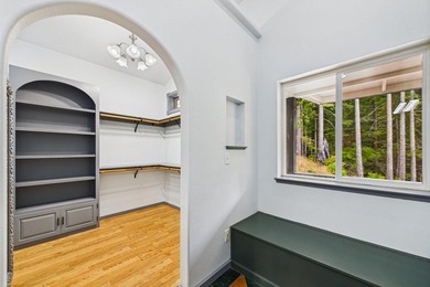 This property offers a private location within ten minutes of - photo 31