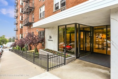 *Beautiful apartment and building with great amenities, located - photo 1